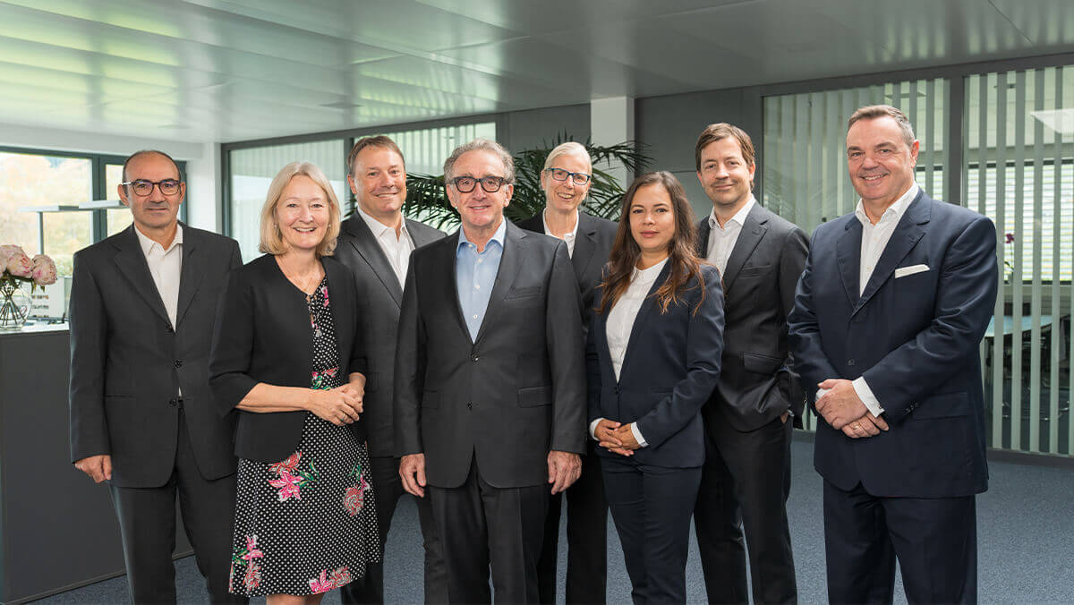 Wydler Asset Management - Teambild Hover mit optimiertem Kragen